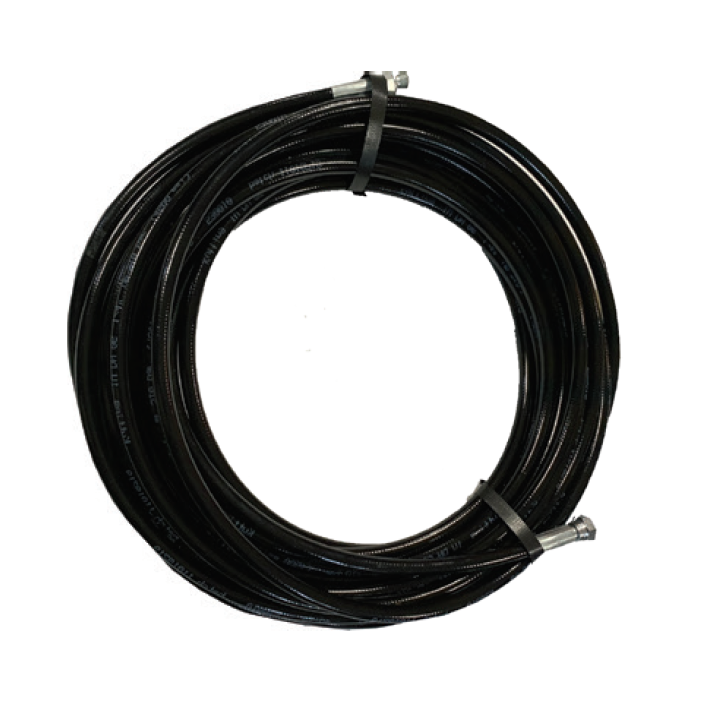 Tuyau noir avec raccords