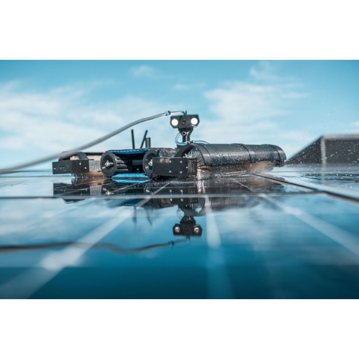 Drone terrestre de nettoyage de panneaux solaires et photovoltaïques
